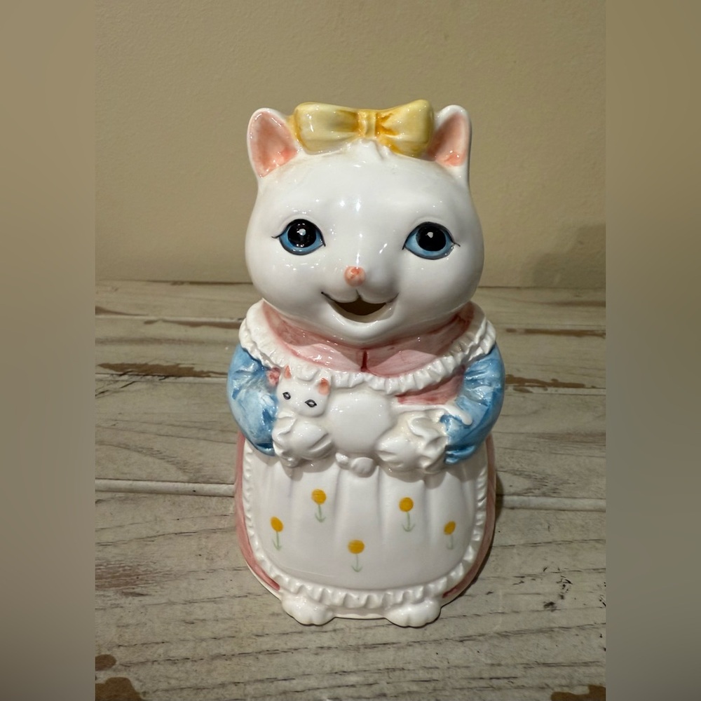 Vintage Evelyn Kitty Pitcher / Creamer